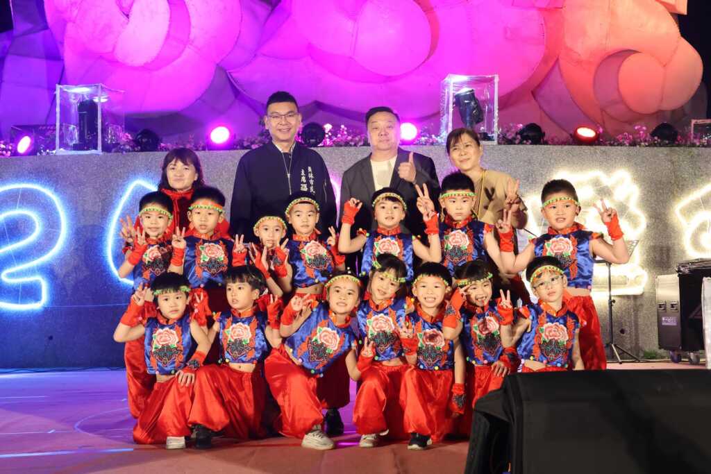 ▲元宵晚會由員林在地的諾貝爾幼兒園帶來「小龍歡樂鬧元宵」的萌度爆表開場。（員林市公所提供）